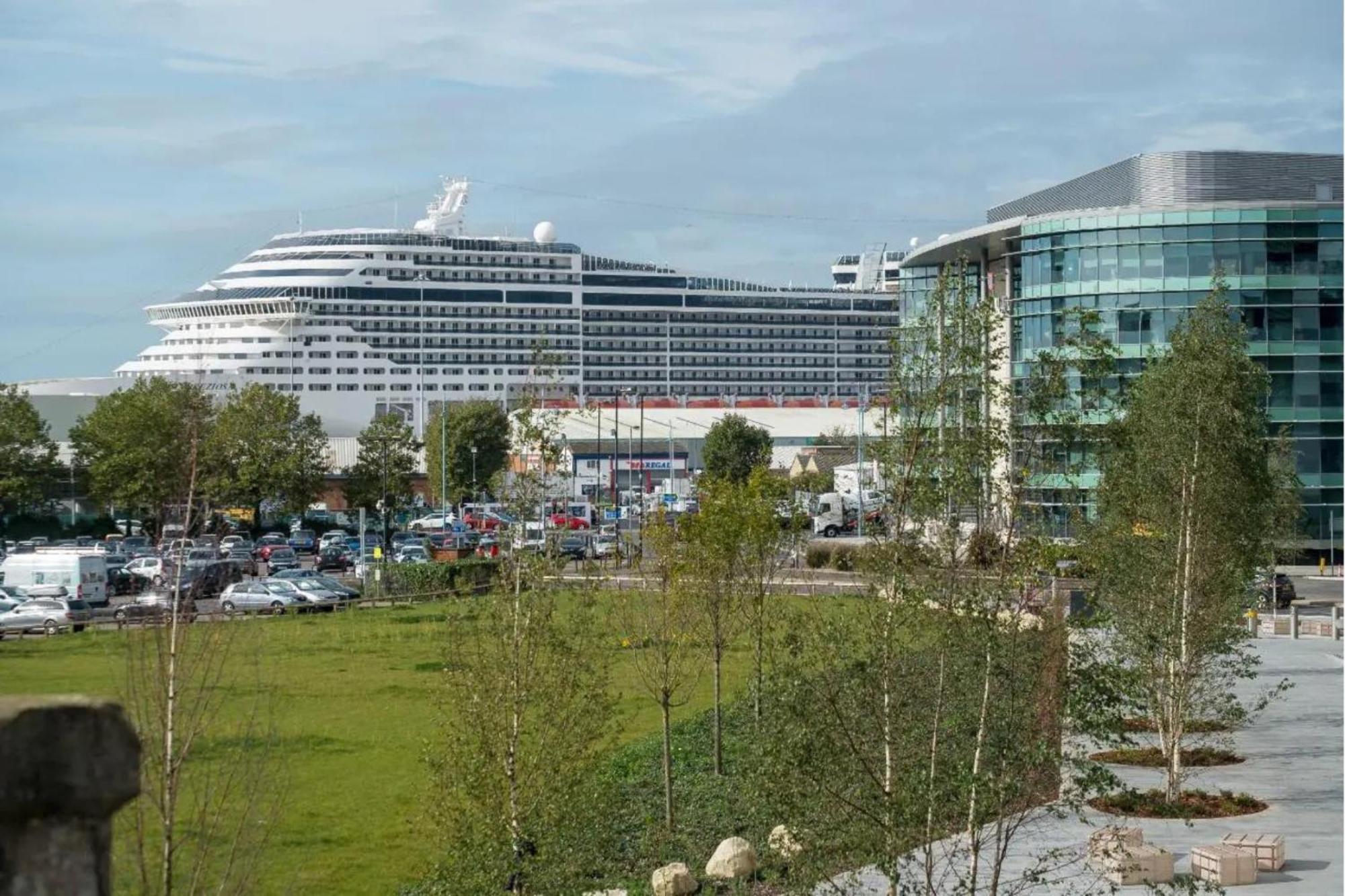 The Greenwich - Two Bedroom Apartment With Parking, Close To Ferry Terminals Southampton Dış mekan fotoğraf
